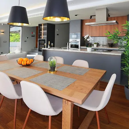 Вилла Beautiful Bella 3 Bedrooms Stunning Sea Views *